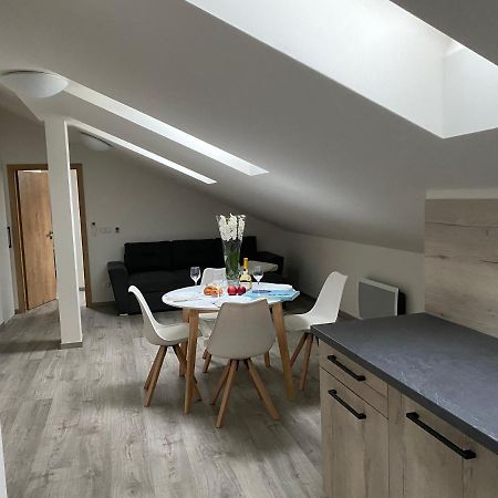 Klicperovo 2Kk Apartamento Hradec Králové Exterior foto