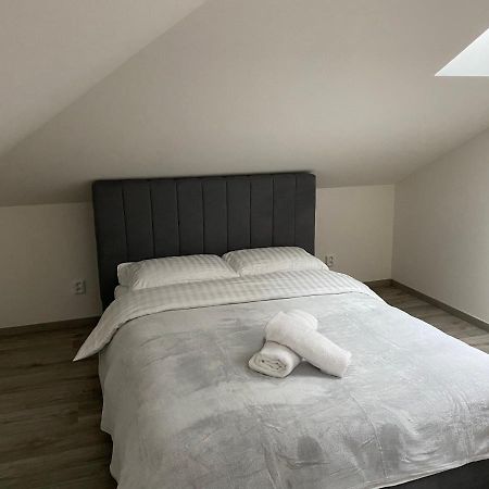 Klicperovo 2Kk Apartamento Hradec Králové Exterior foto
