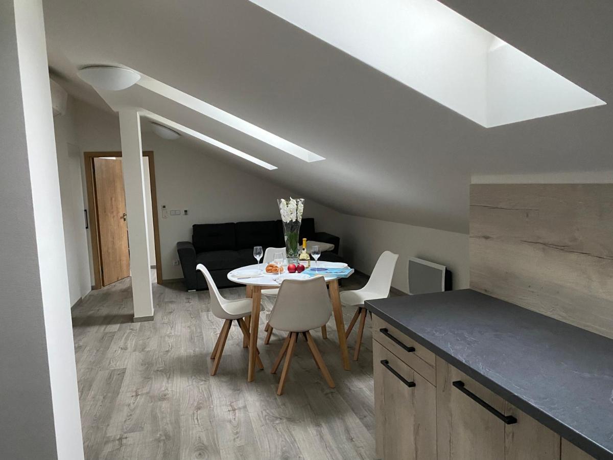 Klicperovo 2Kk Apartamento Hradec Králové Exterior foto